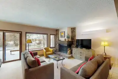 Image de Upscale Jackson Townhouse with Sauna, Deck, Bbq, WiFi, and Mountain Comfort