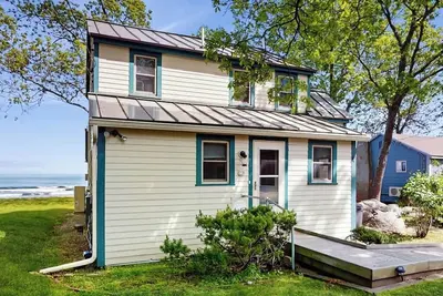 Image de Charming oceanfront house with incredible beach views, Bbq area & firepit