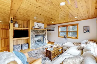 Image de Dog-friendly Sunday River retreat with large yard, grill, washer/dryer