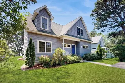 Image de Bright and beautiful bayfront getaway with water access, WiFi, & washer/dryer