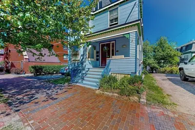 Image de Inviting apartment with full kitchen, porch, convenient location, & fast WiFi
