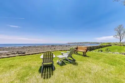 Image de Inviting oceanfront home with fireplace, firepit, & views from every room