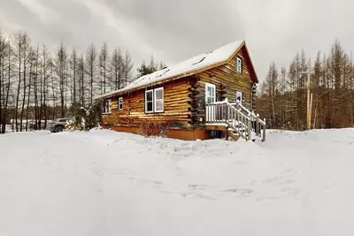Image de Beautiful log home w/ patio - perfect for outdoor enthusiasts, dogs Ok
