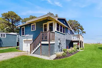 Image de Ocean and Sunset Views: semi private sandy beach, close to dining & Route 1