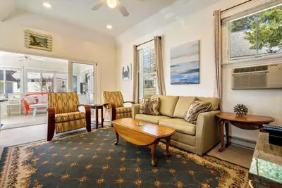 Image de Summer Village Cottage: pool, hot tub, pickleball, game room & seacoast trolley