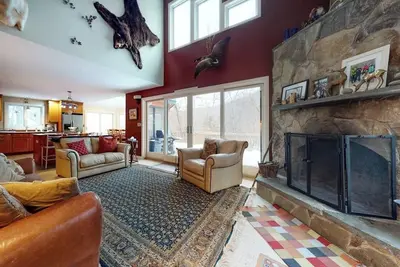 Image de Cozy, Dog-Friendly Home with High-Speed WiFi & Deck