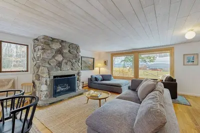 Image de Mountainview Home w/ large yard, stunning views, close to skiing, hiking & town