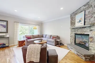 Image de Beautifully Renovated Centrally Located Adventure Getaway With A/C & W/D