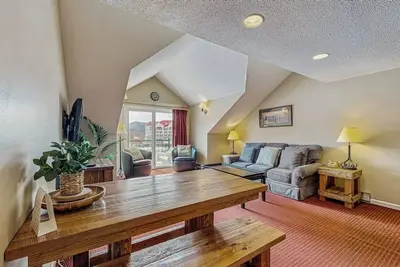 Image de Mountainside condo w/ pool & rec room: walk to ski lift & town
