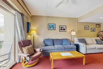 Image de Mountainside condo w/ pool & rec room; walk to lifts & town