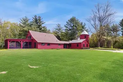 Image de Converted silo apartment, peaceful grounds, two ponds, kitchenette, internet