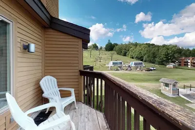Image de Ski-in/out mountainside condo close to everything with full kitchen - tranquil