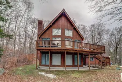 Image de Bright, Open Home with Wraparound Deck & Mountain Views - 2 Miles to Skiing