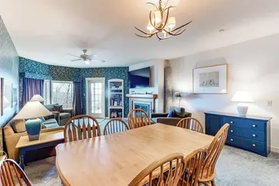 Image de Ski-in/out condo with a fireplace, hot tub, gym, pool, washer/dryer & cable