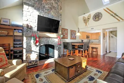 Image de Ski-in/out condo with mountain and lift views, hot tub, & pool