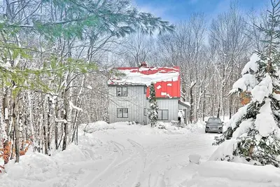 Image de Inviting Okemo ski mountain home, two house walk to ski slope!