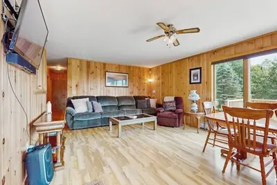Image de Quiet country home w/ large deck & fireplace, near Okemo Mtn & town
