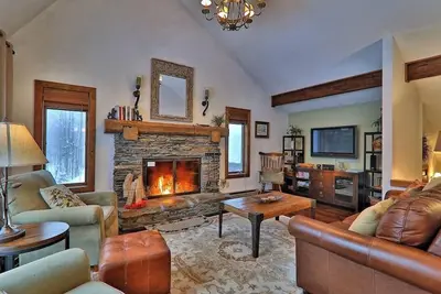 Image de Rustic home with a private hot tub, cable, & washer/dryer