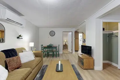 Image de Cozy duplex, first floor unit w/ kitchen, shared fire pit, lake access, wifi, Tv