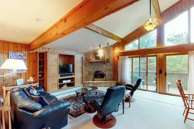Image de Ski-in/out family home w/shared pool/Ping-pong/balcony/free WiFi/fireplace