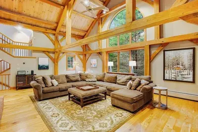 Image de Tree-lined lodge with deck, fireplaces, porch, game room, & fast WiFi