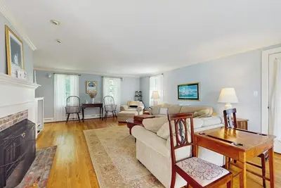 Image de Spacious village house, dog-friendly, patio, fireplace, a/c, air hockey, w/d