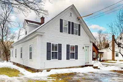 Image de Comfortable in-town house, dog-friendly, river view, w/d, Tv w/ Roku, wifi,