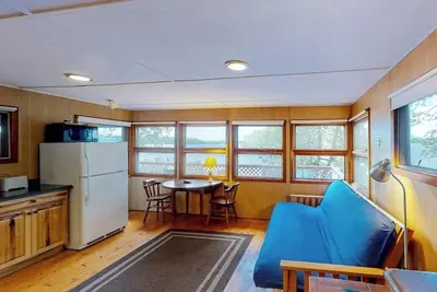 Image de Dog-friendly bay-front cabin w/ screened in porch & great views - next to trails
