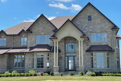 Image de 7, 000 sqft Luxury Countryside Mansion on 1 acre estate lot, swimming pool 12 par