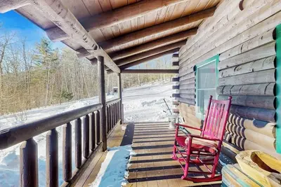 Image de Cozy log cabin close to recreation, dog-friendly, balcony, Bbq, w/d, TVs, kayaks