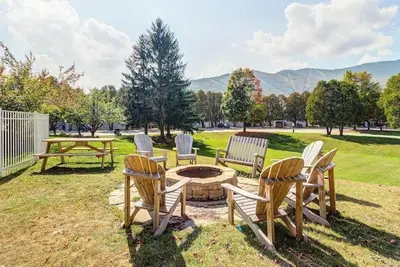 Image de Lovely condo near skiing with 3 pools, sauna, fitness room & balcony