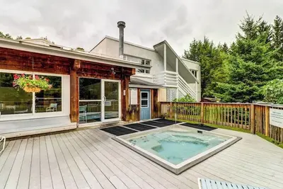 Image de Bright condo with pool & sauna- close to skiing