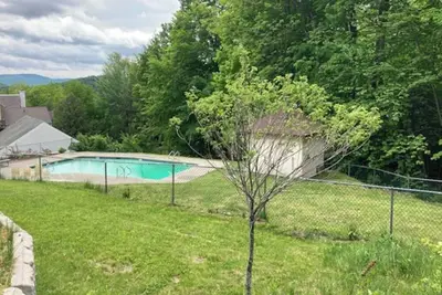 Image de Ski-in/ski-out condo near the slopes with pool, fast WiFi & garden-level patio