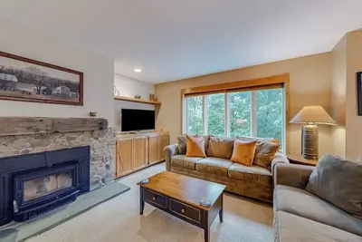 Image de Ski-in/ski-out condo in Warren with seasonal pool, mountain views, & W/D