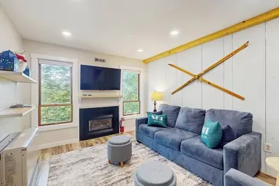 Image de Convenient condo, close to ski resort, free shuttle, fireplace, balcony, w/d