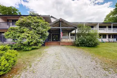 Image de Four Season Condo:  ski, hike, golf, mountain bike & seasonal pool
