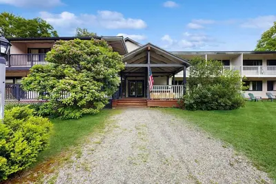 Image de Four Season Condo: seasonal pool, close to Sugarbush, golf & hiking