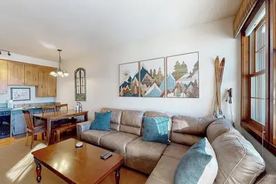 Image de Ski in ski out condo with fast wifi, full kitchen and shared hot tub and pool