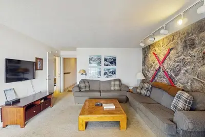 Image de Mountain & lake views from this Lake Cliffe condo - clubhouse access