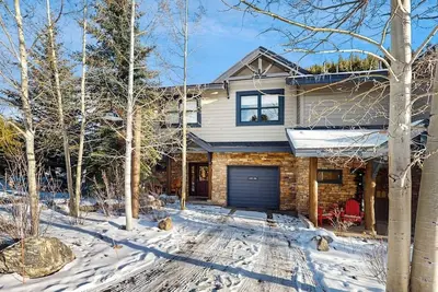 Image de End-Unit Townhome on Shuttle Route w/WiFi/Shared Pool/Hot Tub - 1 Mile to Slopes