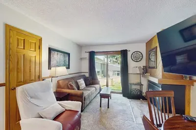 Image de Lovely Condo with Shared Hot Tub & Great Location 280 Yards to Slopes