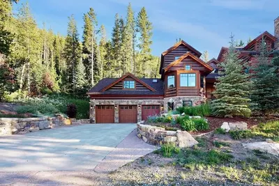 Image de Luxury mountain estate w/ private hot tub, home theater, two W/Ds, & spa