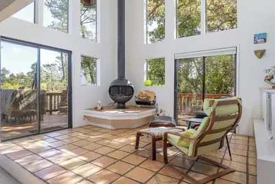 Image de The Silver Lady | Retro-Chic Retreat w/ Huge Mountain-View Deck | Near Beach