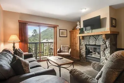 Image de Walk to the Slopes from this Condo with Great Views, Shared Pool, Hot Tub & Sauna