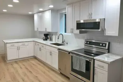 Songbird Suite - Cozy, Spacious Maple Leaf Suite