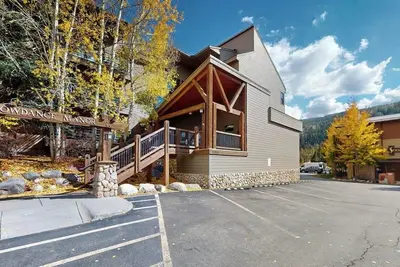 Image de Conveniently Located Condo with Shared Pool, Hot Tub - Walk to Slopes