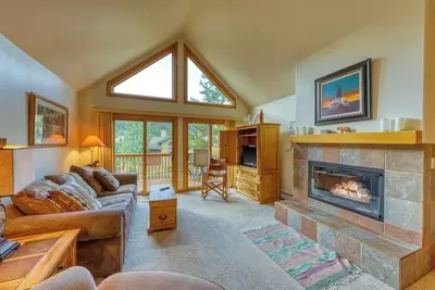 Image de Large Condo with Ski Area Views, Shared Hot Tub - Walk to the Slopes