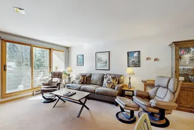 Image de Cozy Condo with Great Views, Shared Pool & Hot Tub - 350 Yards to the Slopes