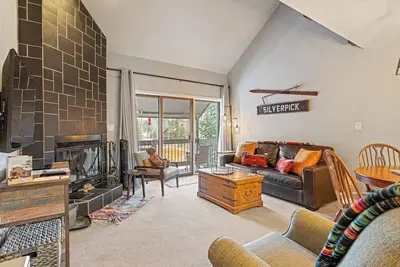 Image de Updated, mountain condo w/ a balcony & shared hot tub - close to resort