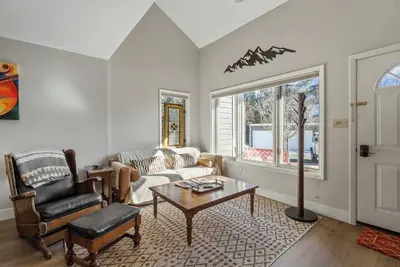 Image de Lovely, fully remodeled getaway near Purgatory with fireplace, balcony, & patio